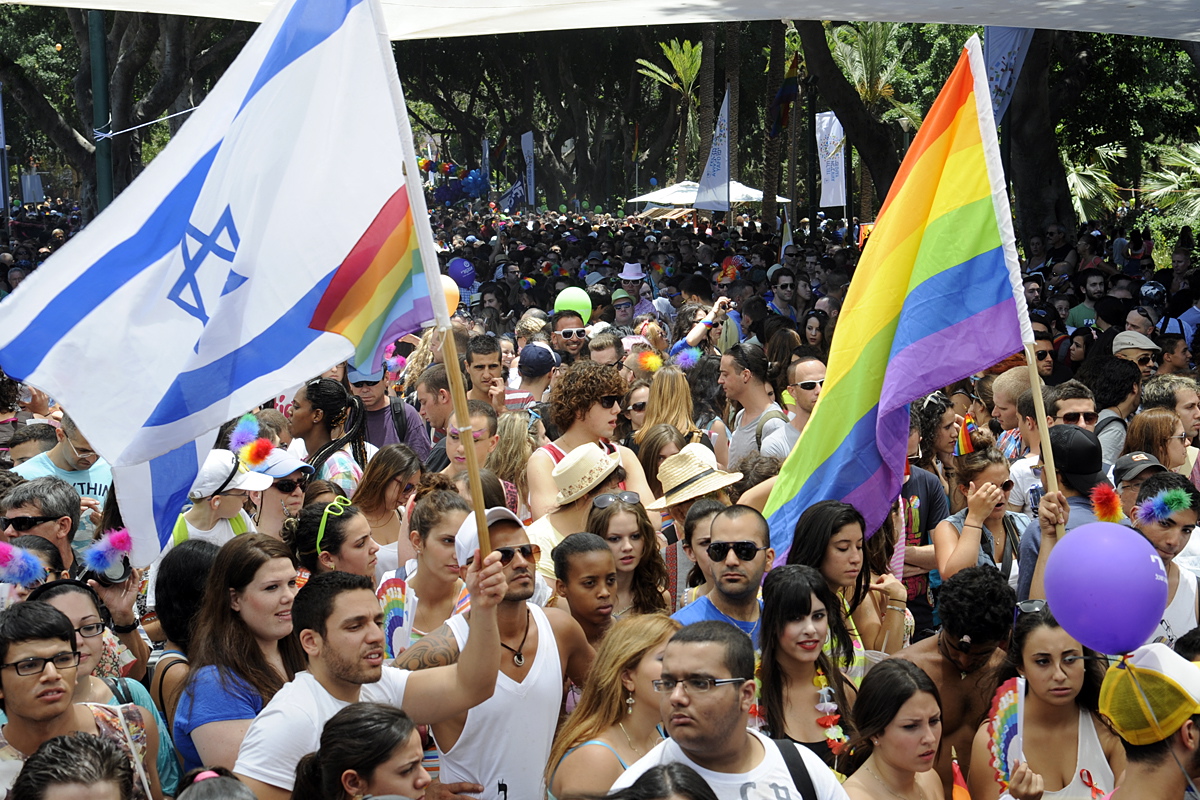 Ambassador Shapiro attended the Gay Pride Parade on Friday, June 8, 2012. In Gan Meir park, he met with several groups working for LGBT rights and answered questions from media about LGBT Human Rights. Prior to the kick-off of the parade, the Ambassador took to the main stage. Speaking to a crowd of thousands of marchers he emphasized the recent work of the U.S. government to raise awareness of LGBT rights around the world and acknowledged the achievements of the Israeli LGBT community to gain equal rights. After the speech, he met Embassy personnel marching in the parade with diplomats from other missions in Tel Aviv and joined them along the parade route.