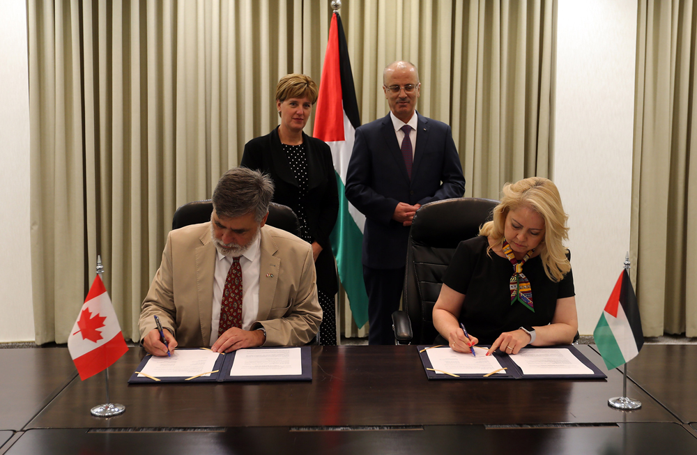 تحت رعاية الحمد الله توقيع اتفاقية دعم لفلسطين بقيمة 37 مليون دولار كندي