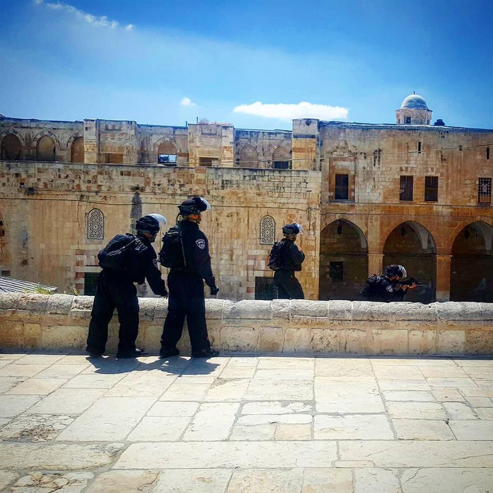 شرطة الاحتلال تدنس مصلى باب الرحمة في القدس