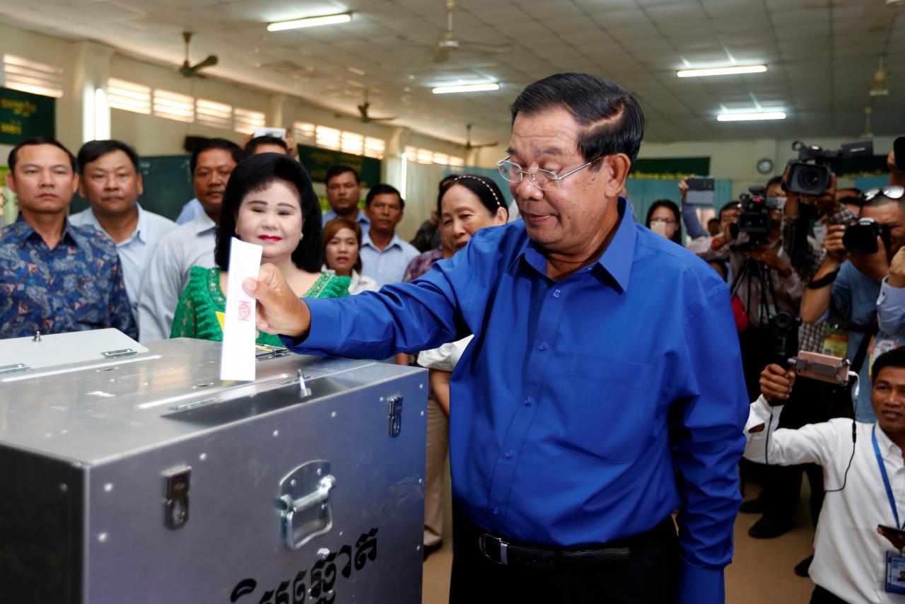 Cambodia's Prime Minister and president of Cambodian People's Party (CPP) Hun Sen casts his vote during local elections in Kandal province, Cambodia June 4, 2017. REUTERS/Samrang Pring