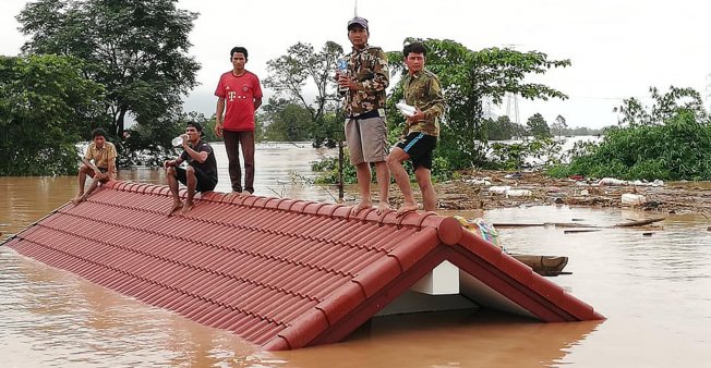  19 قتيلا على الأقل وآلاف العالقين بعد انهيار سد في لاوس