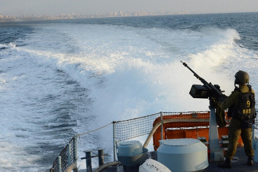 زوارق الاحتلال تستهدف الصيادين في بحر مدينة غزة