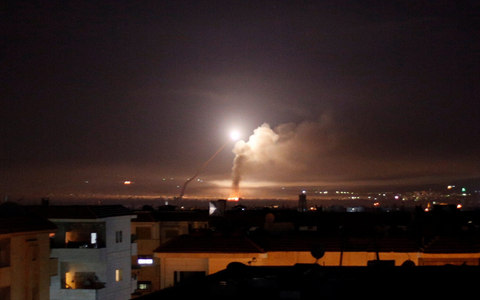 سوريا: شهيدان في قصف إسرائيلي على مواقع عسكرية
