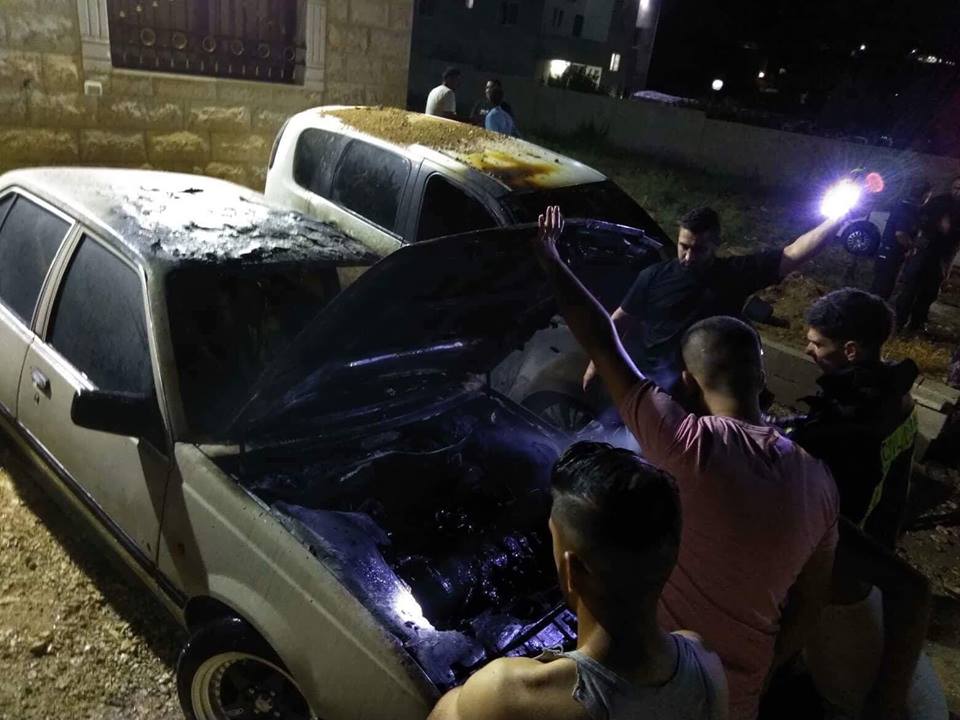 مستوطنون يحرقون سيارتين في عوريف