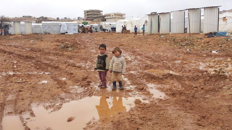 لبنان تطالب إخلاء 4 مخيمات سورية بعرسال