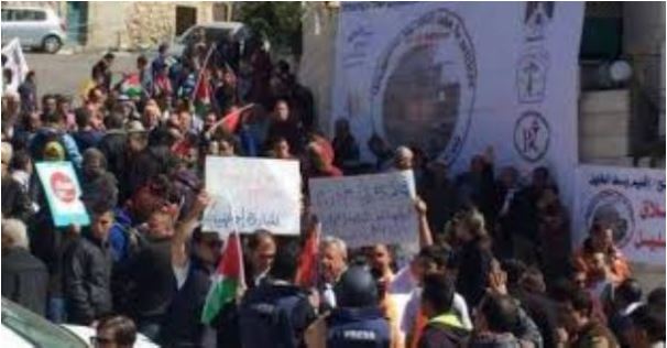 وقفة احتجاجية في الخليل رفضا لـ”صفقة القرن”