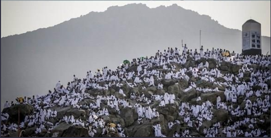 حجاج بيت الله الحرام يتوجهون إلى صعيد عرفات