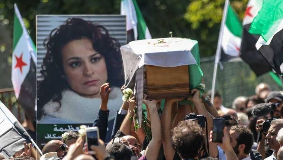 تشييع جثمان الفنانة السورية مي سكاف بمشاركة المئات