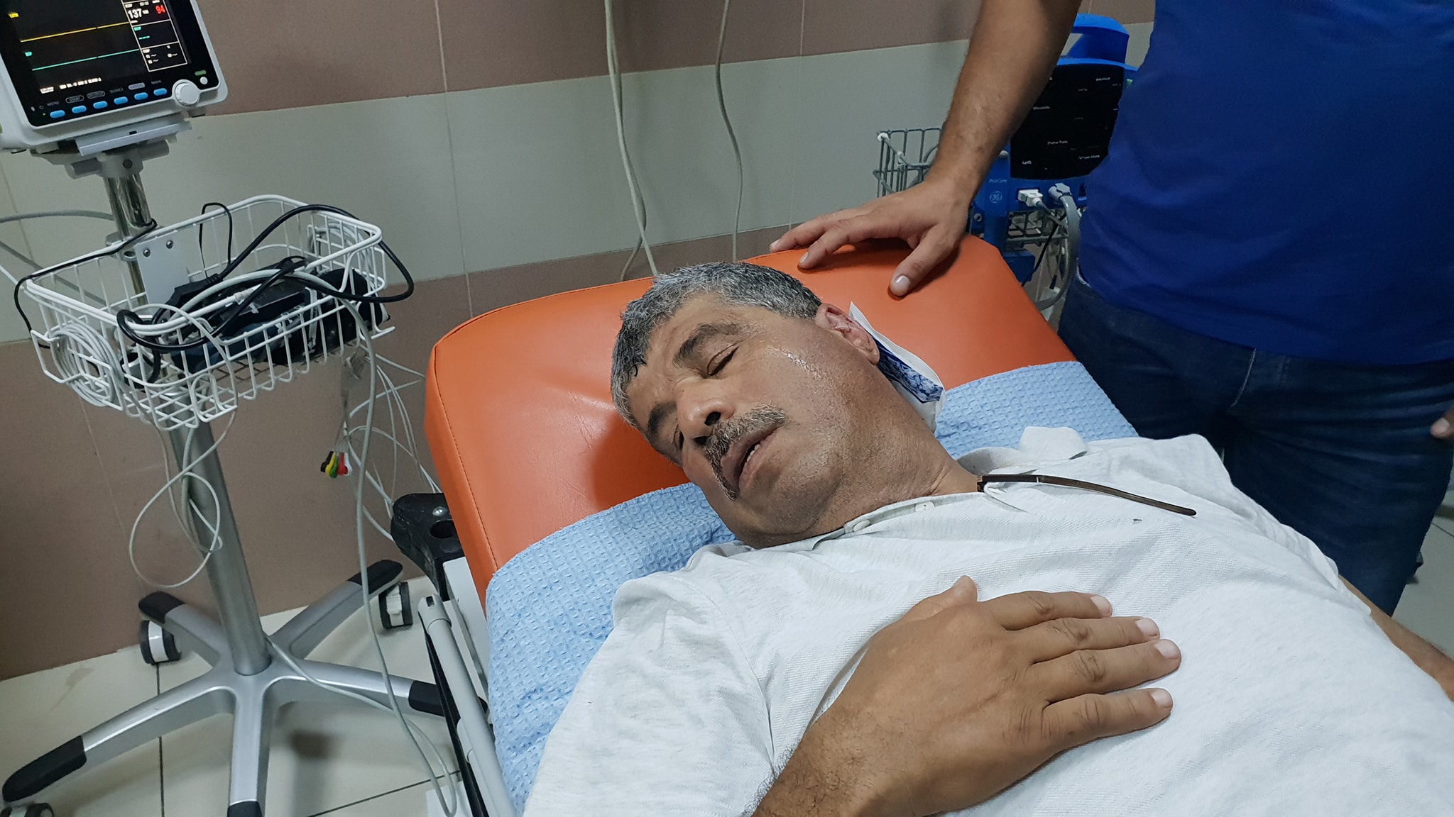 إصابة الوزير وليد عساف برصاصة مطاطية بالأذن في قرية رأس كركر