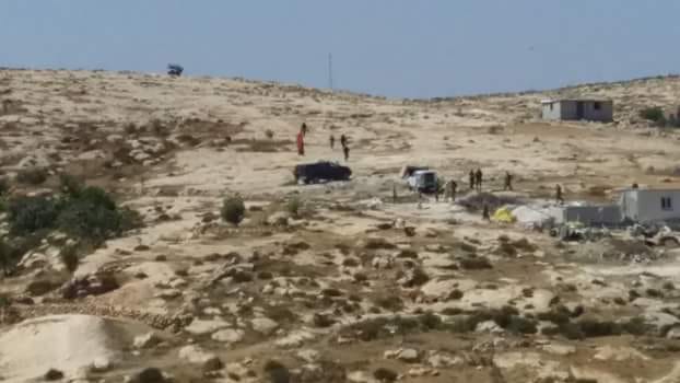 الاحتلال يستولي على معدات بناء في مسافر يطا