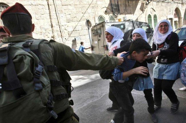 الاحتلال اعتقل 27 طفلا إداريا منذ تشرين أول 2015