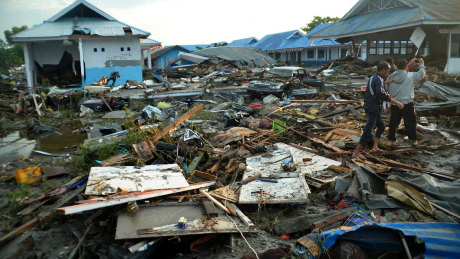 أندونيسيا- ارتفاع حصيلة ضحايا التسونامي إلى 832
