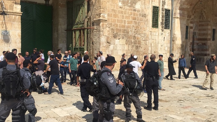 حُرّاس المسجد الأقصى يحتجون على عرقلة قوات الاحتلال لعملهم