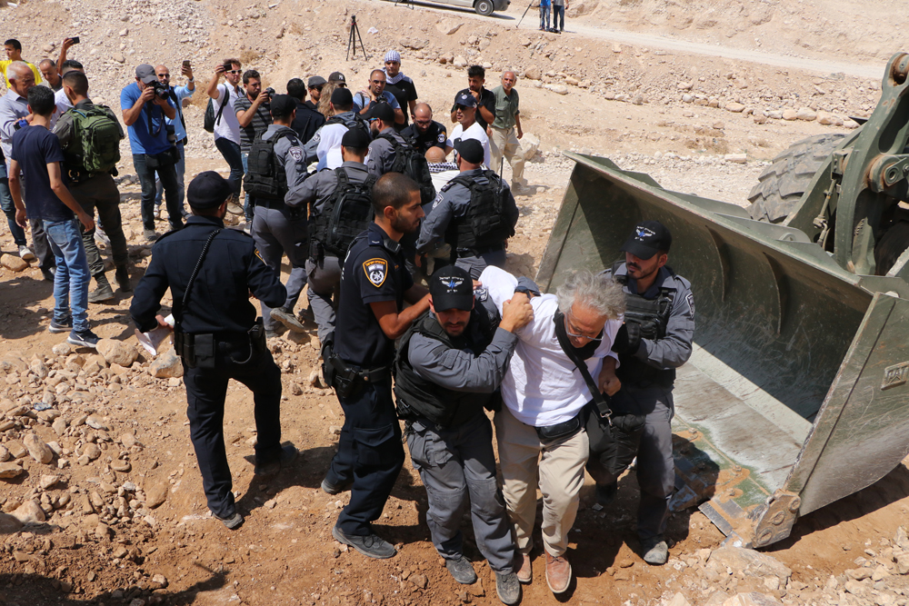 المتضامن رومينو يعلن الإضراب عن الطعام في سجون الاحتلال