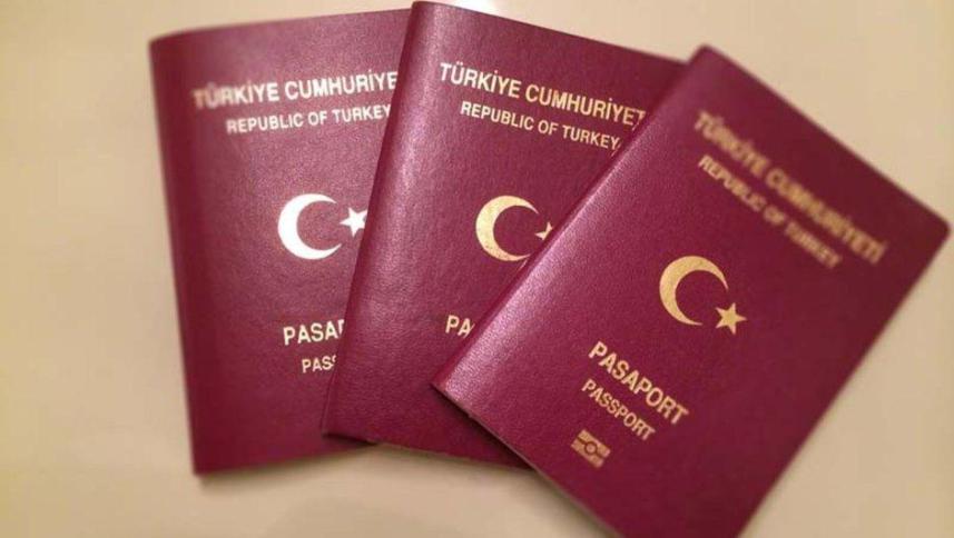 تركيا تخفف شروط منح الجنسية وسط أزمة الليرة