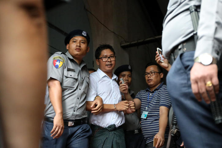 محكمة في ميانمار تقضي بحبس صحفيين من رويترز لمدة سبع سنوات