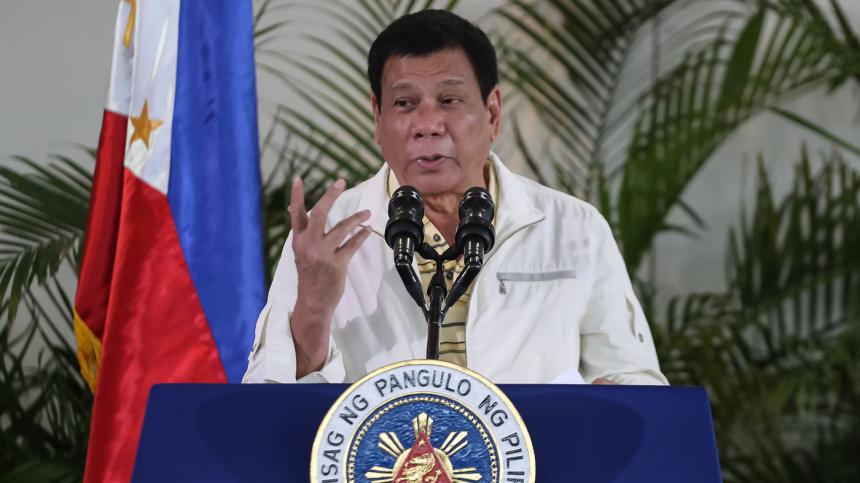 هآرتس: الرئيس الفلبيني سيوقع صفقتي نفط وسلاح مع إسرائيل
