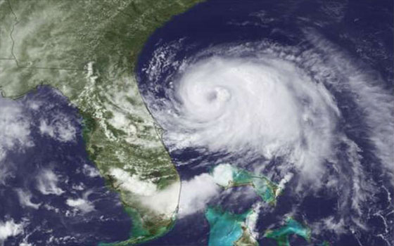 “إعصاران نادران” في وقت واحد يثيران قلقا علميا