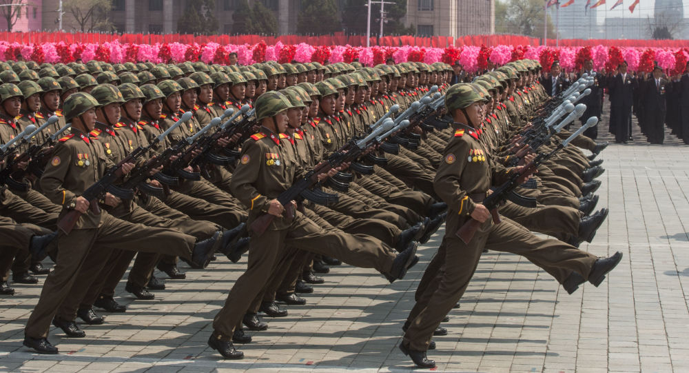 كوريا الشمالية تنظم عرضا عسكريا لا يشمل صواريخ عابرة للقارات