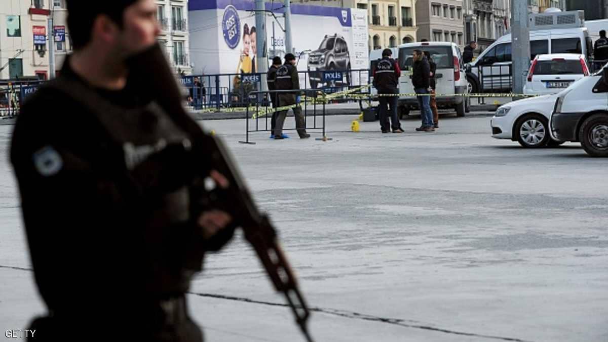 تركيا.. جندي يحتجز رهائن داخل مركز تجاري