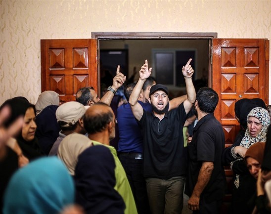 غزة تودّع ثلاثة من شهداء
