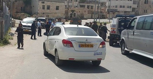 إصابة عاملين بجروح بعد دعسهما من قبل مستوطنة شرق قلقيلية