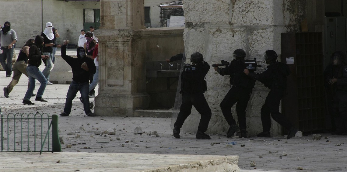 إصابات واعتقالات خلال مواجهات مع الاحتلال في القدس