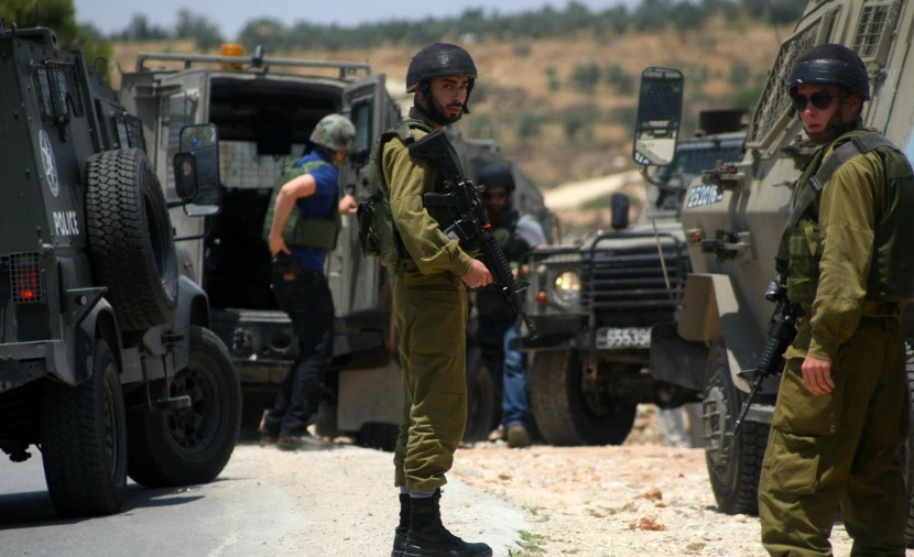 إسرائيل تدفع الأطفال الفلسطينيين لمربع القتل