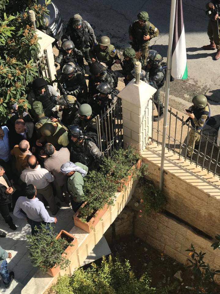 “مُحدث” إصابات خلال اقتحام الاحتلال مبنى محافظة القدس