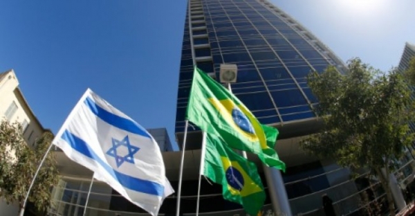 نجل الرئيس البرازيلي يجتمع مع كوشنير ويناقش معه نقل سفارة بلاده إلى القدس