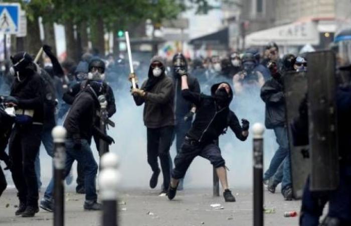 مظاهرات ومواجهات عنيفة تعم باريس