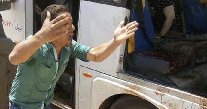 استشهاد سبعة مصريين واصابة آخرين في هجوم ارهابي على حافلة مدنية بصعيد مصر