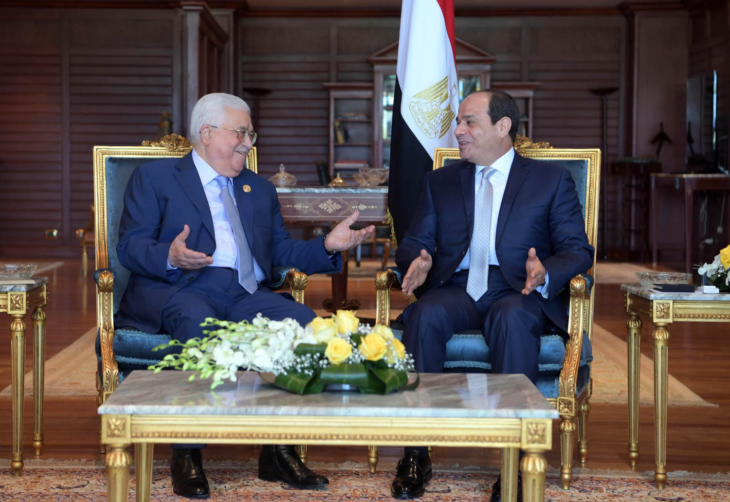 الرئيس يلتقي غدا نظيره المصري ويطلع وزراء الخارجية العرب على تطورات الأوضاع في فلسطين