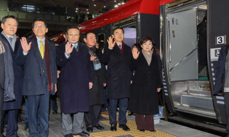 الكوريتان تقيمان مراسم بدء مشروع للنقل البري والعقوبات تؤخر التنفيذ