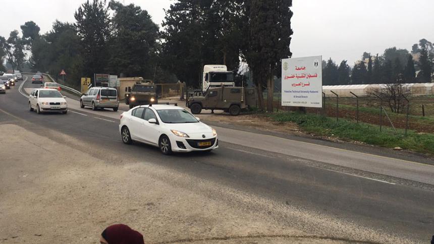 صور | الاحتلال يغلق مدخل جامعة فلسطين التقنية بالعروب