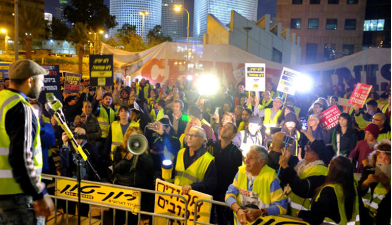للأسبوع الثاني على التوالي: تظاهرة لـ”السترات الصفراء” في تل أبيب ضد ارتفاع الأسعار