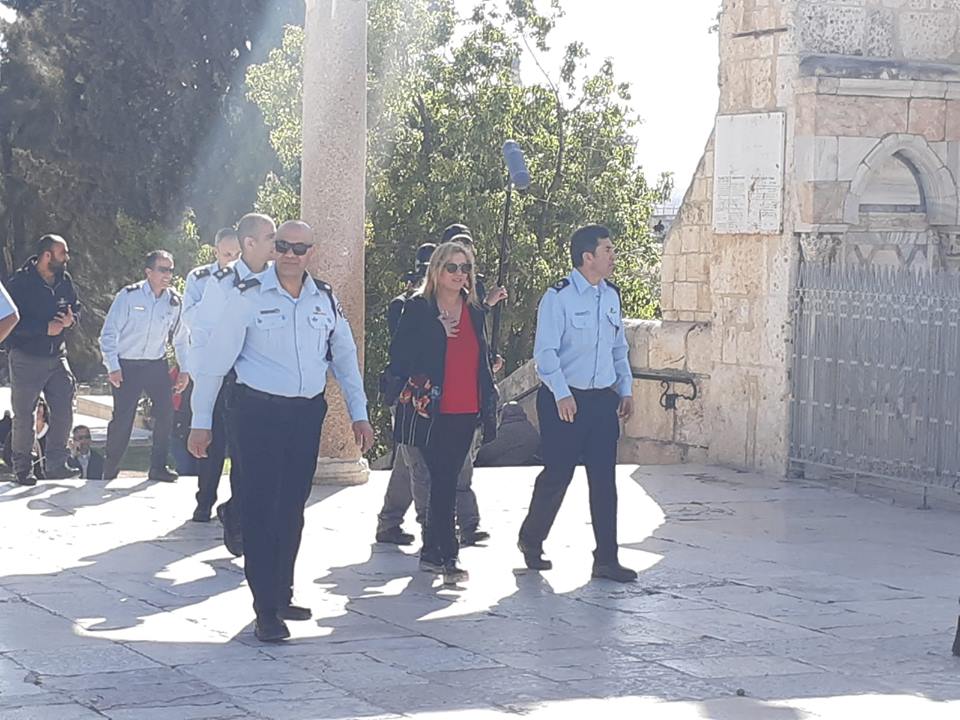 قائد شرطة الاحتلال يقود اقتحاماً استفزازياً للمسجد الأقصى