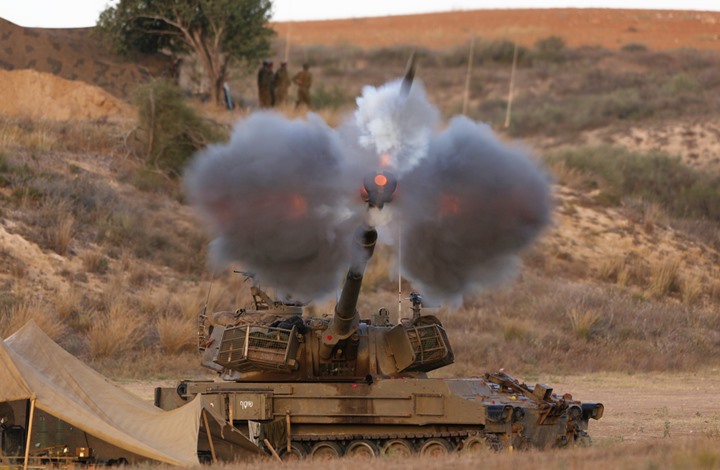 مدفعية الاحتلال تستهدف مواقع في قطاع غزة