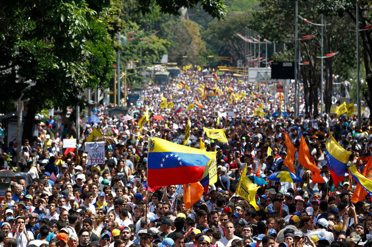 احتجاجات على انقطاع الكهرباء في فنزويلا وسط أجواء متوترة
