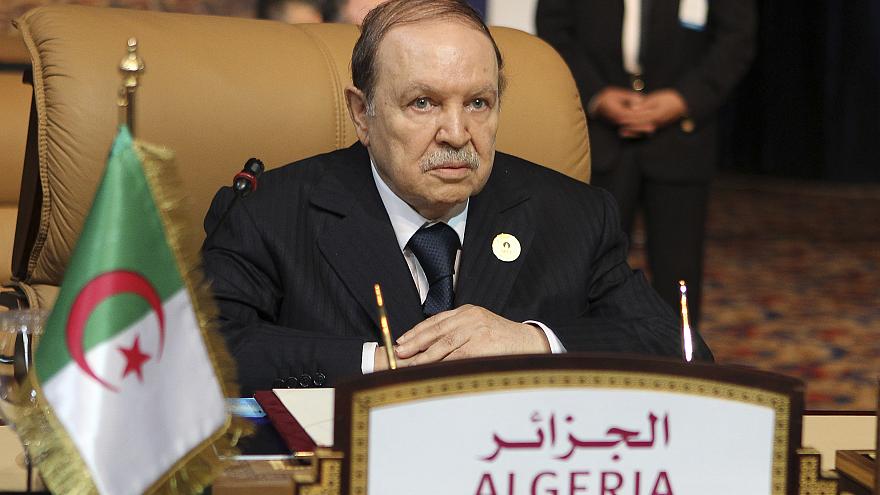 الرئيس الجزائري يعلن عدم ترشحه لفترة رئاسية جديدة