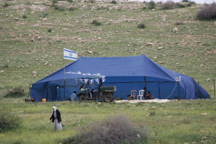 سلفيت: مستوطنون ينصبون خيمة على دوار كفل حارس