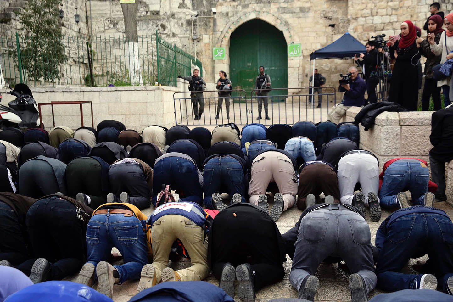 الاحتلال يحرر غرامة مالية بحق مدير الأوقاف بحجة السماح للمصلين بالصلاة في الأقصى