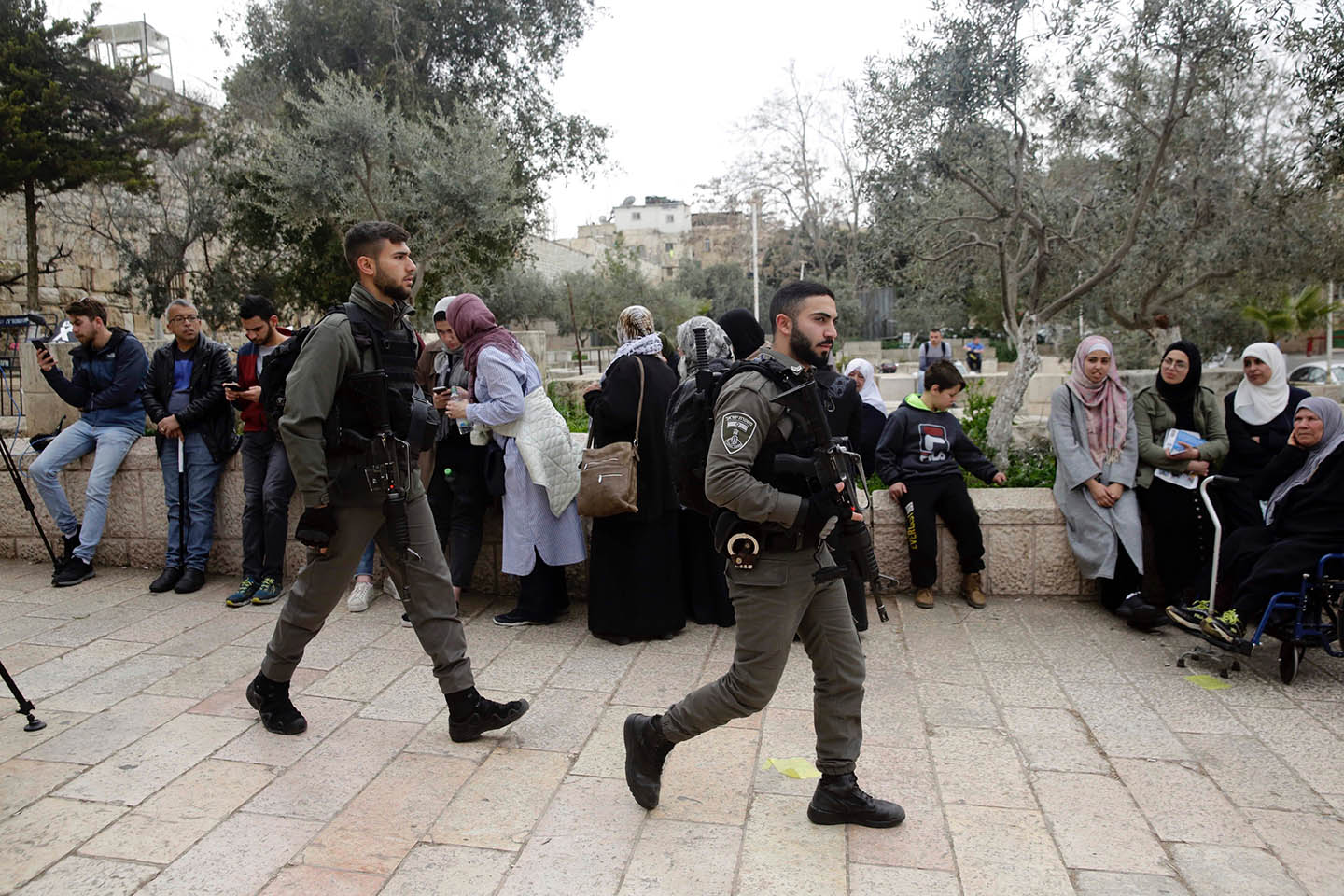 شرطة الاحتلال تعتقل اثنين من حراس الأقصى