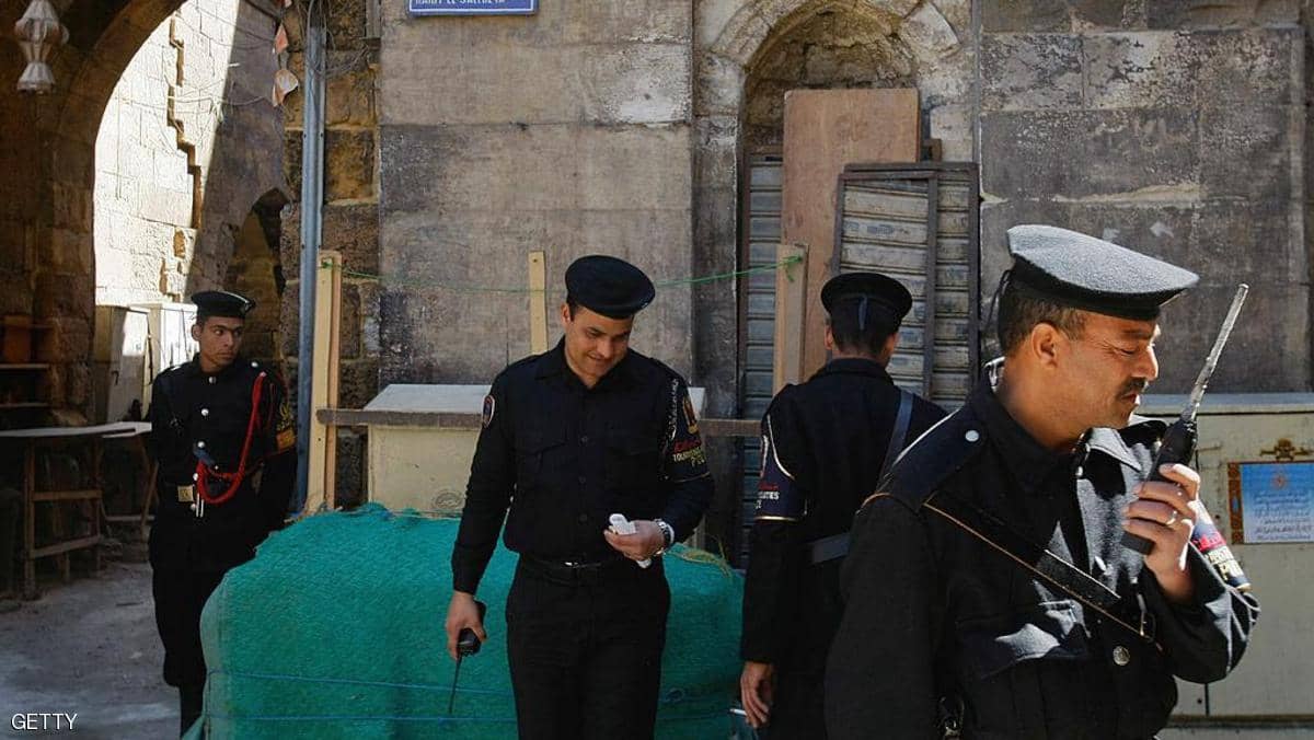 مصر.. الشرطة تطارد “مجهولين” قتلوا ضابطا في القاهرة