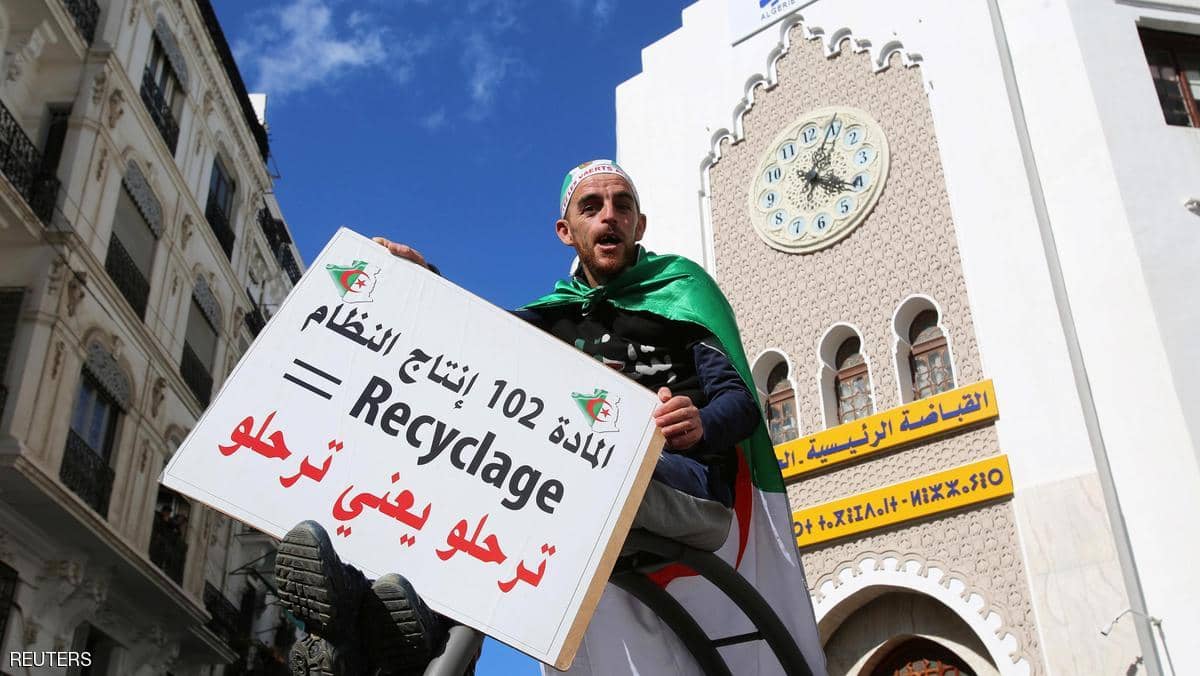 احتجاجات الجزائر تعود إلى “المربع الأول”