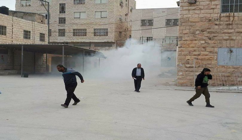 مُجدداً- اصابات باستهداف الاحتلال مدرسة الخليل