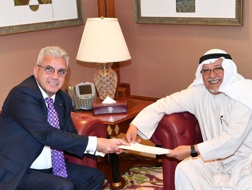 سفير فلسطين يسلّم رسالة خطية من الرئيس إلى أمير الكويت