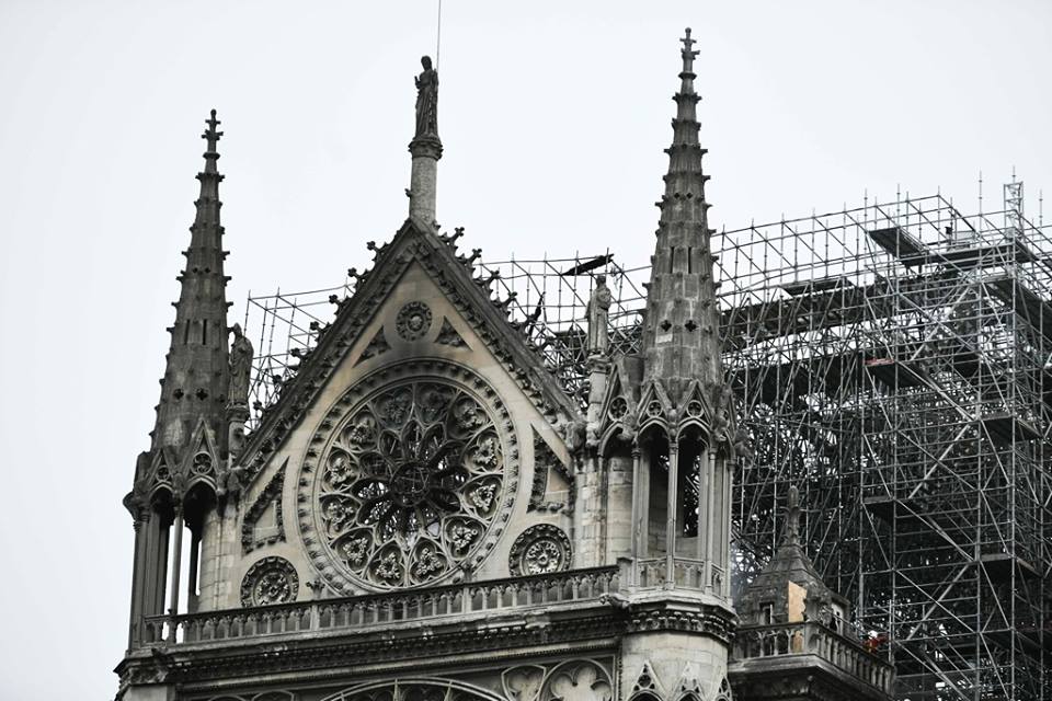 باريس: السيطرة على الحريق الذي اندلع في كاتدرائية نوتردام