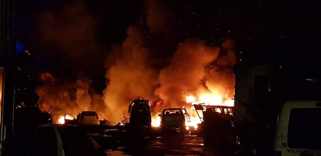 جنين: حريق ضخم في “مشطب” للسيارات في برطعة