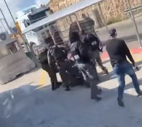 الاحتلال يعتقل فتاة على حاجز عسكري في القدس